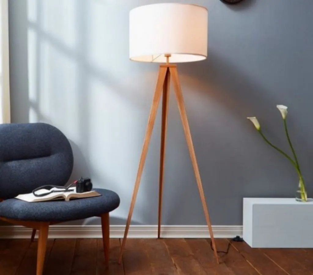 تفاوت آباژور ایستاده و رومیزی